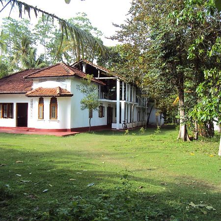 Siri Medura Surf Yoga Meditation Guesthouse And Hostel Weligama Esterno foto