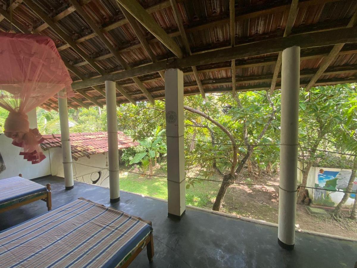 Siri Medura Surf Yoga Meditation Guesthouse And Hostel Weligama Esterno foto