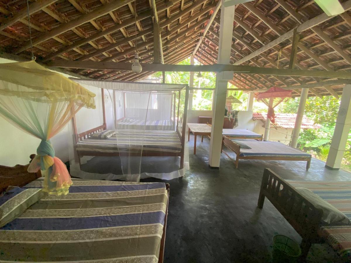 Siri Medura Surf Yoga Meditation Guesthouse And Hostel Weligama Esterno foto
