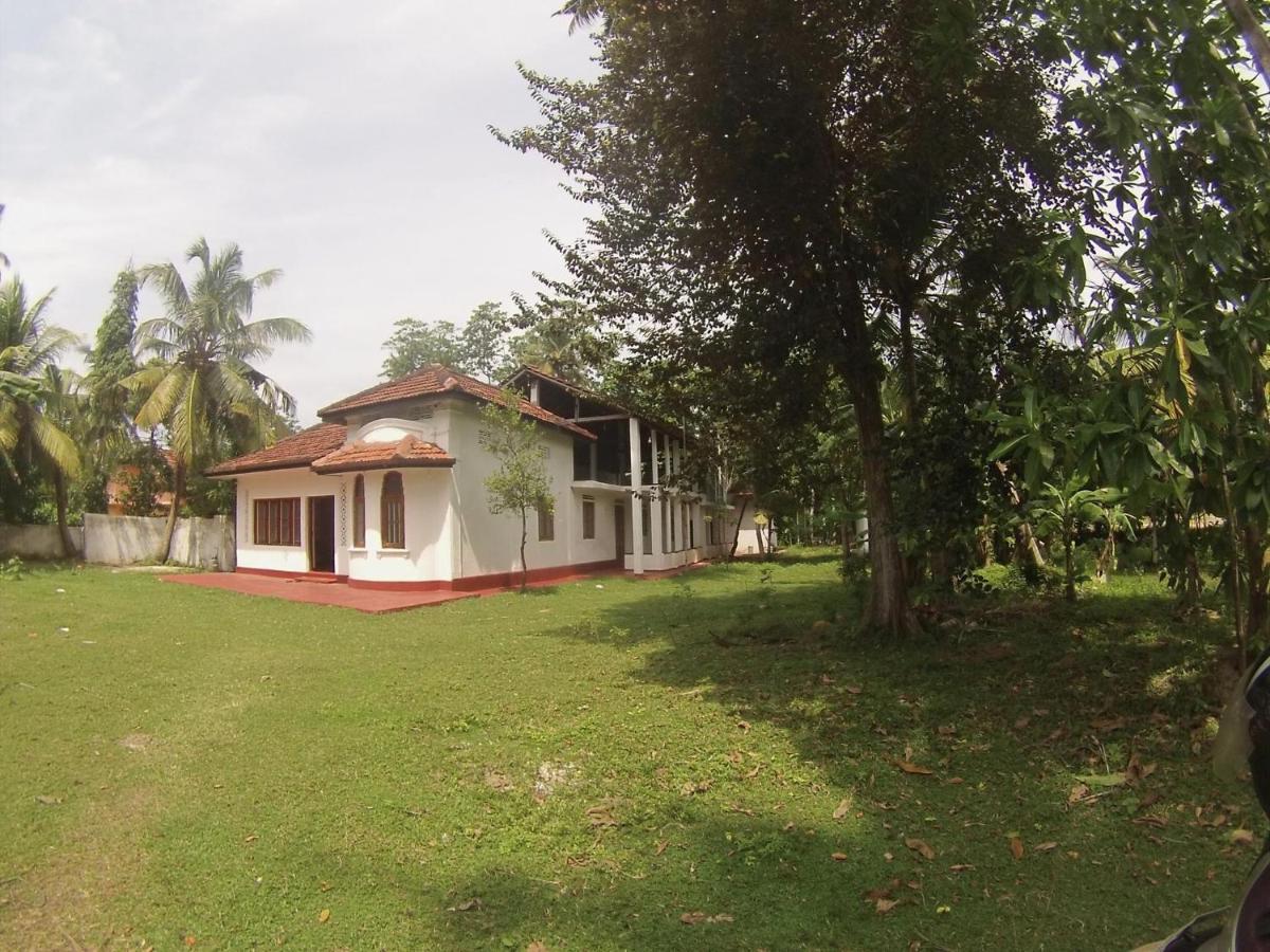 Siri Medura Surf Yoga Meditation Guesthouse And Hostel Weligama Esterno foto