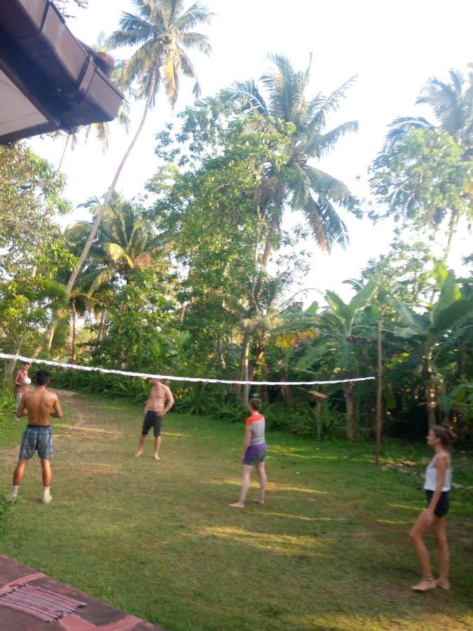 Siri Medura Surf Yoga Meditation Guesthouse And Hostel Weligama Esterno foto