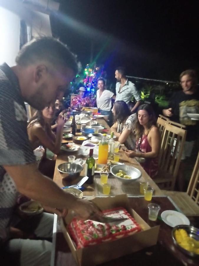 Siri Medura Surf Yoga Meditation Guesthouse And Hostel Weligama Esterno foto