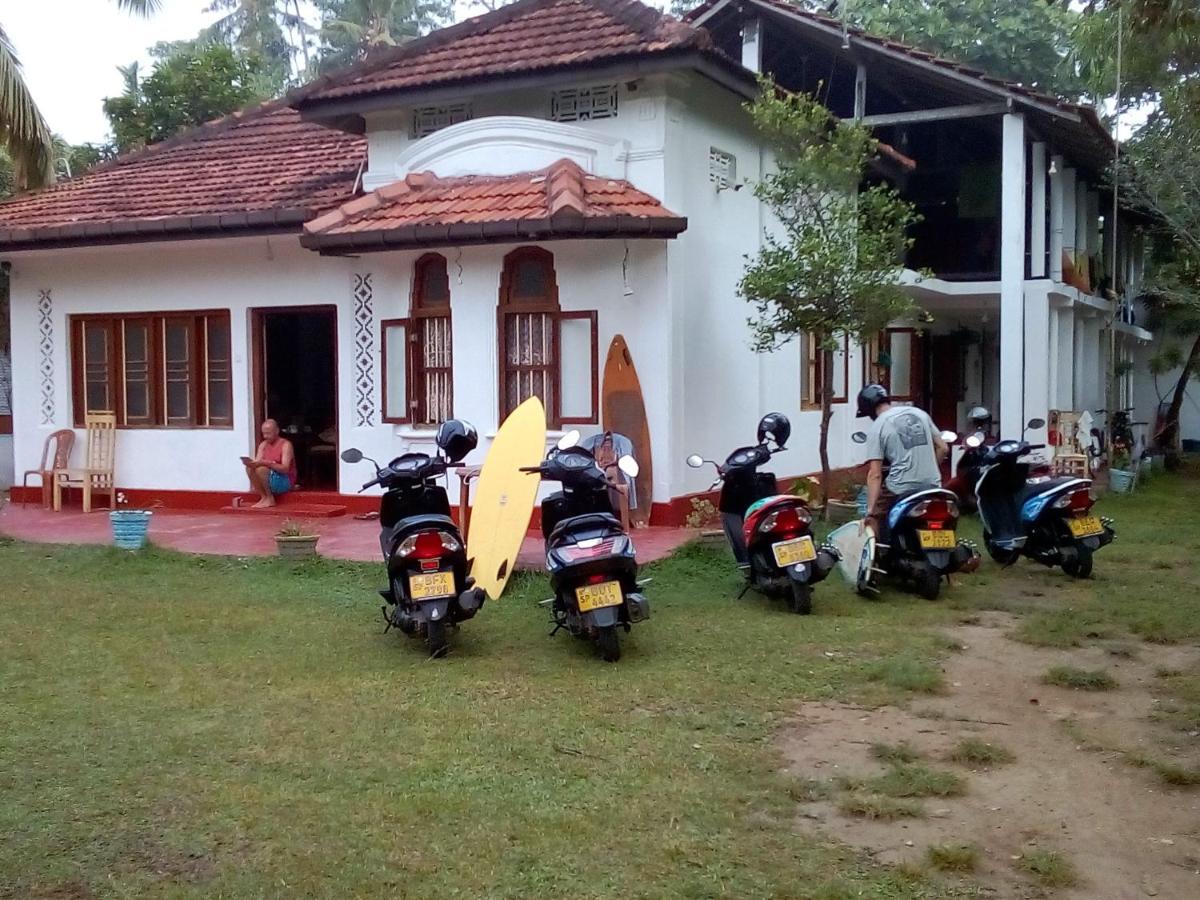 Siri Medura Surf Yoga Meditation Guesthouse And Hostel Weligama Esterno foto