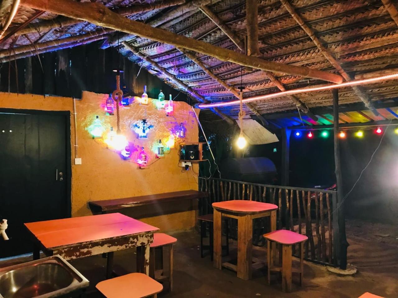 Siri Medura Surf Yoga Meditation Guesthouse And Hostel Weligama Esterno foto