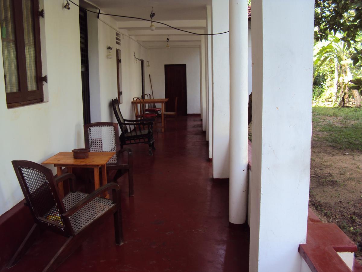 Siri Medura Surf Yoga Meditation Guesthouse And Hostel Weligama Esterno foto