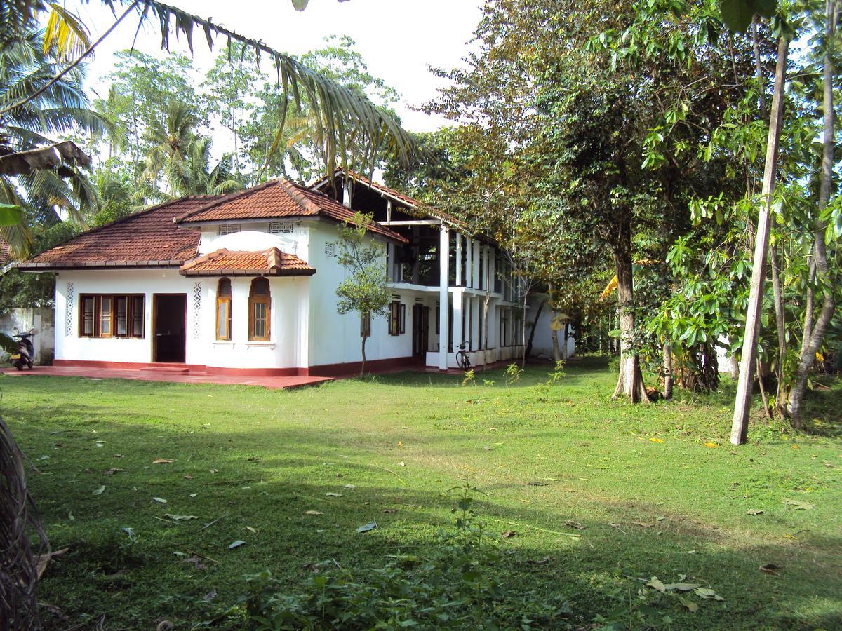 Siri Medura Surf Yoga Meditation Guesthouse And Hostel Weligama Esterno foto