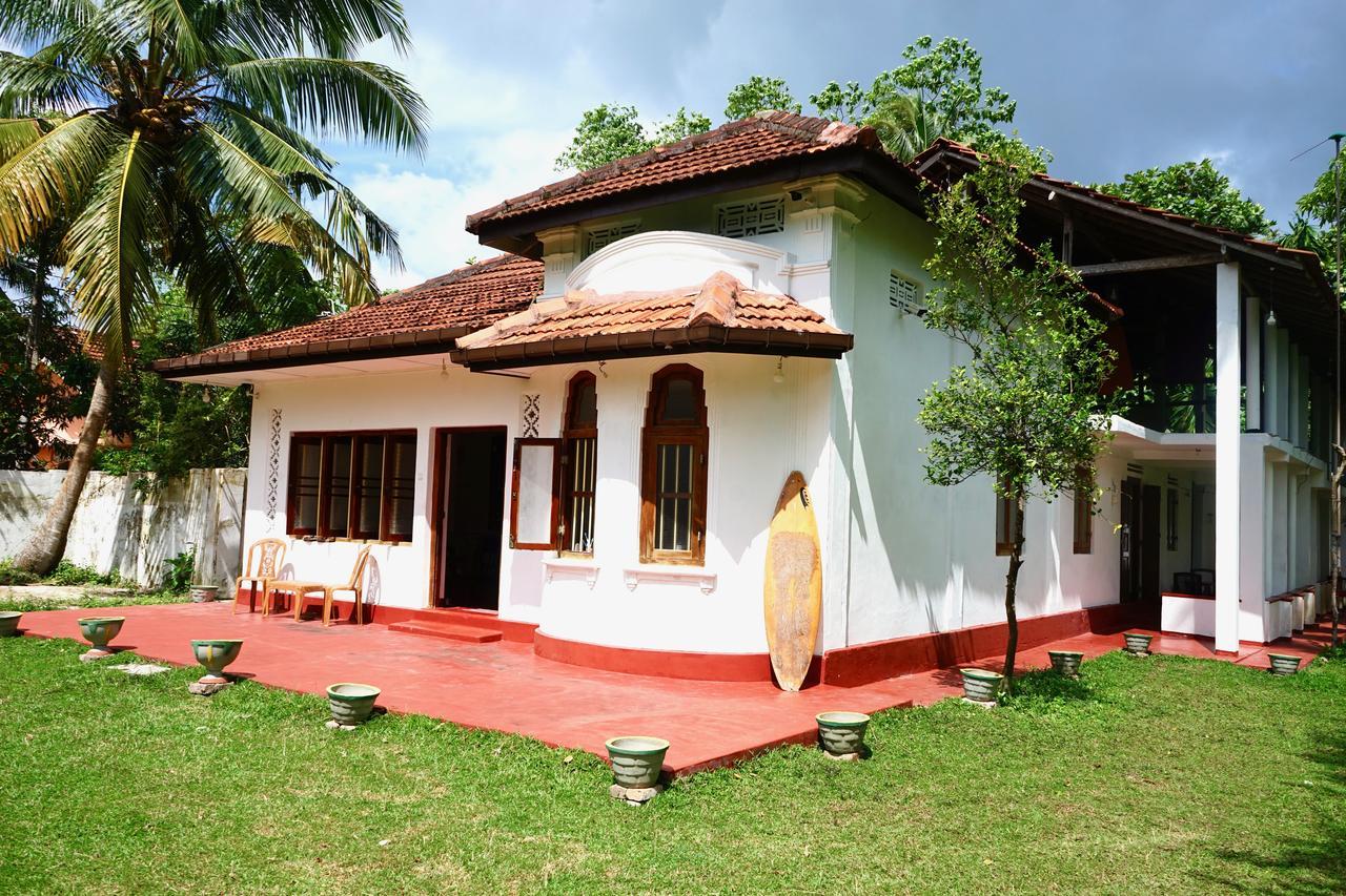 Siri Medura Surf Yoga Meditation Guesthouse And Hostel Weligama Esterno foto