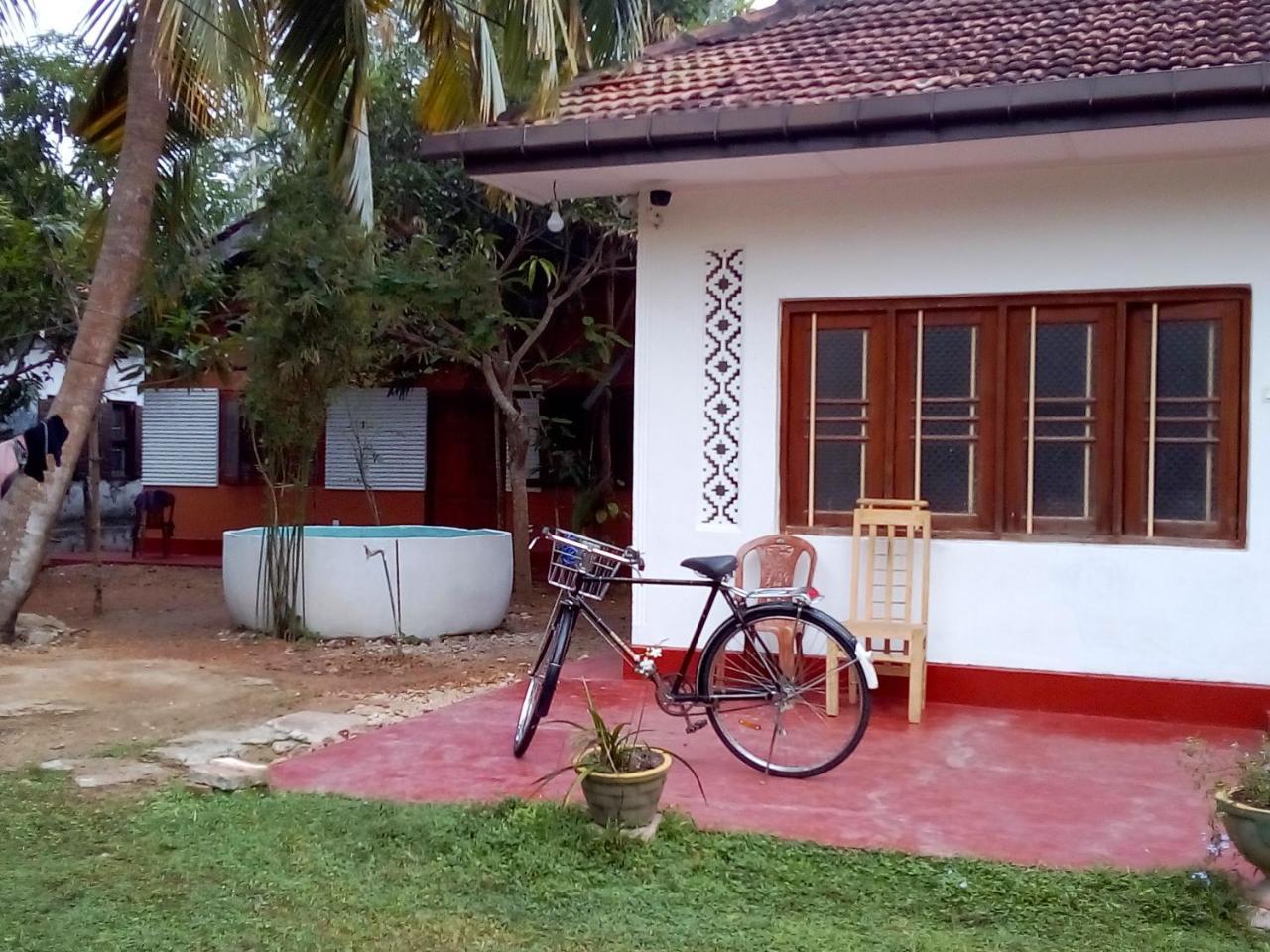 Siri Medura Surf Yoga Meditation Guesthouse And Hostel Weligama Esterno foto