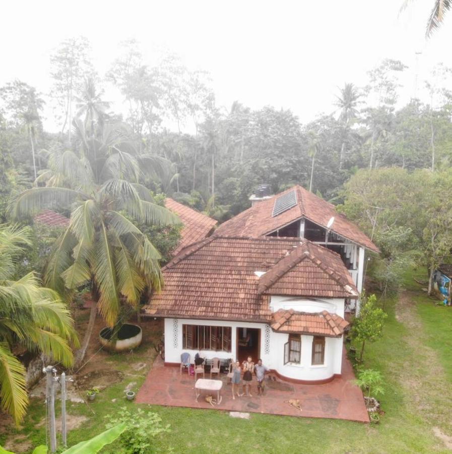Siri Medura Surf Yoga Meditation Guesthouse And Hostel Weligama Esterno foto