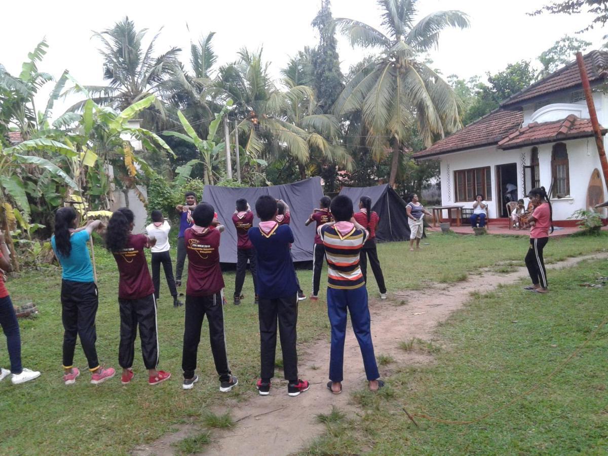Siri Medura Surf Yoga Meditation Guesthouse And Hostel Weligama Esterno foto